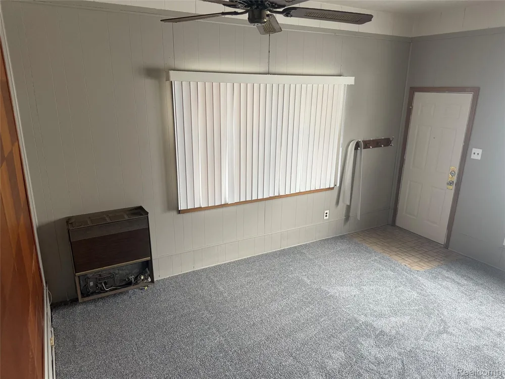 21819 Shakespeare Avenue Eastpointe City, MI 48021