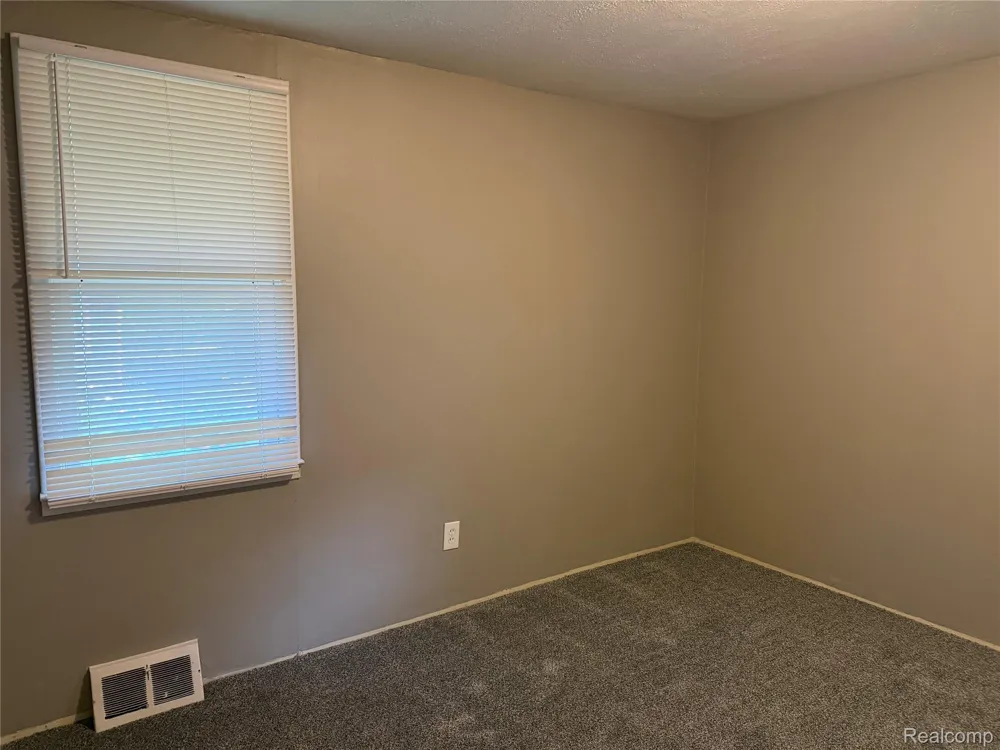 21819 Shakespeare Avenue Eastpointe City, MI 48021