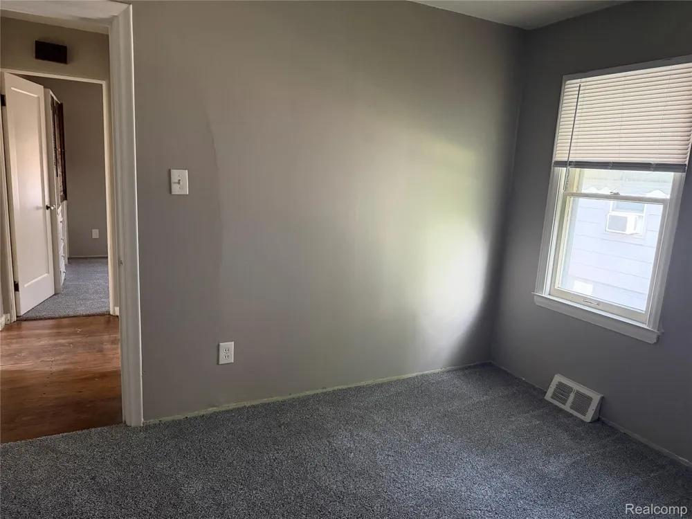 21819 Shakespeare Avenue Eastpointe City, MI 48021