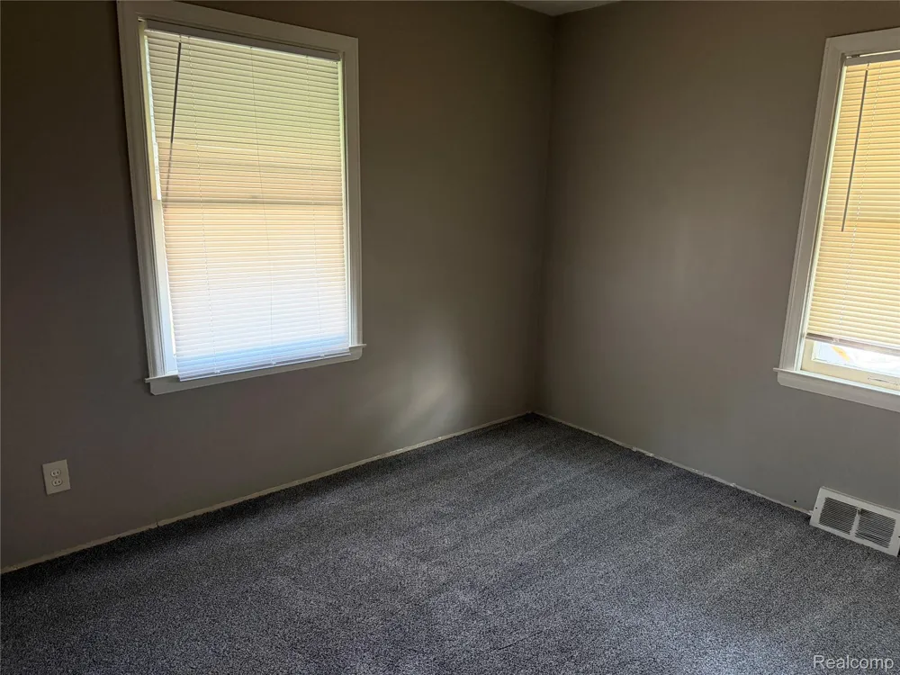 21819 Shakespeare Avenue Eastpointe City, MI 48021