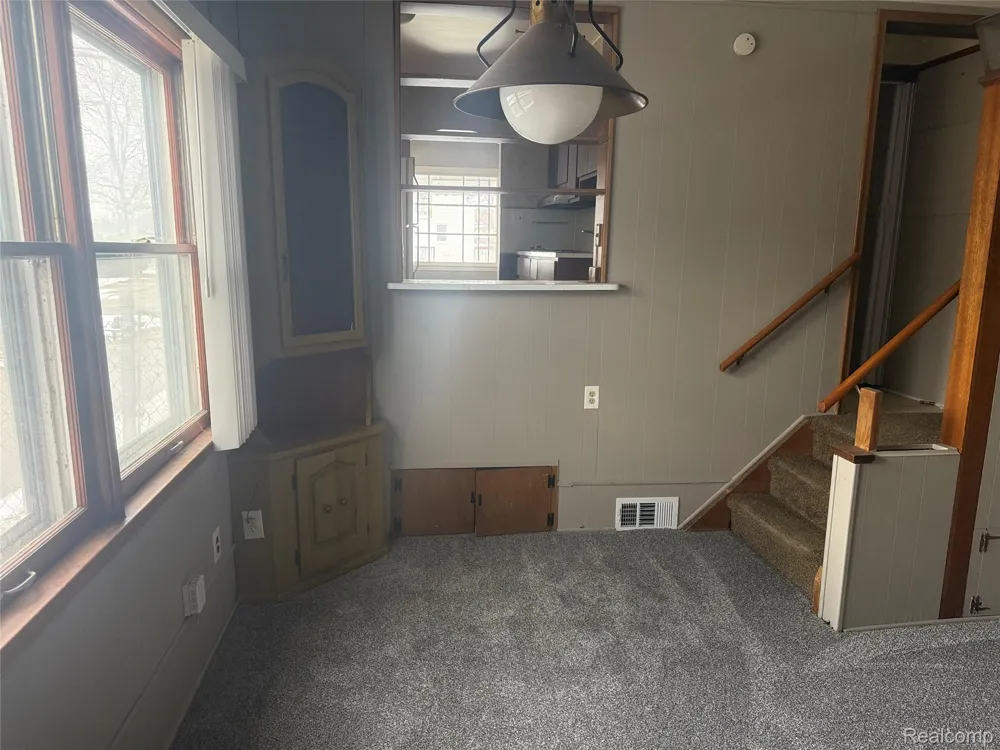 21819 Shakespeare Avenue Eastpointe City, MI 48021