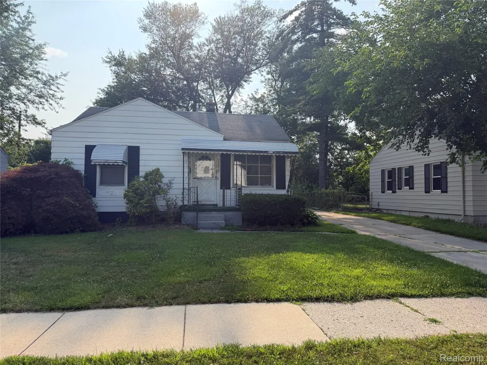 21819 Shakespeare Avenue Eastpointe City, MI 48021