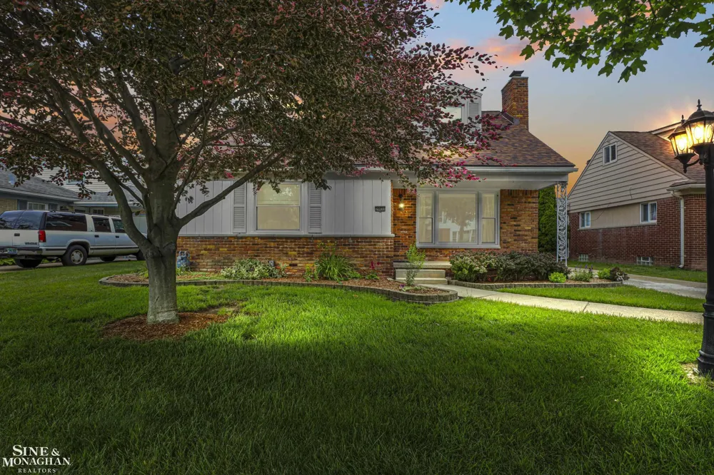 20631 Wedgewood Drive Grosse Pointe Woods City, MI 48236