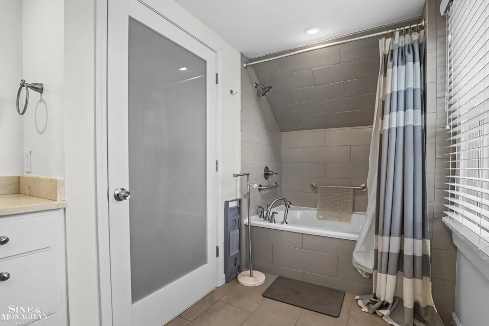20631 Wedgewood Drive Grosse Pointe Woods City, MI 48236