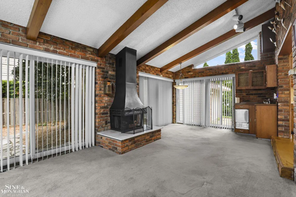 20631 Wedgewood Drive Grosse Pointe Woods City, MI 48236