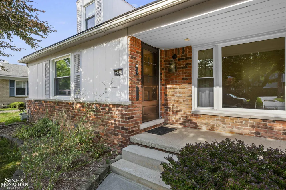 20631 Wedgewood Drive Grosse Pointe Woods City, MI 48236