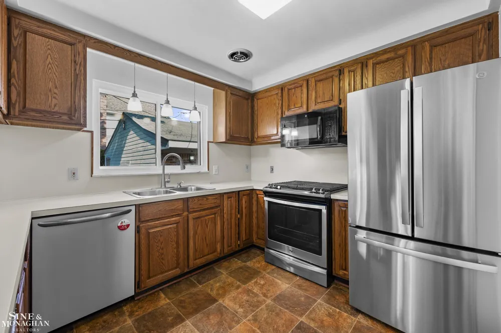 20631 Wedgewood Drive Grosse Pointe Woods City, MI 48236