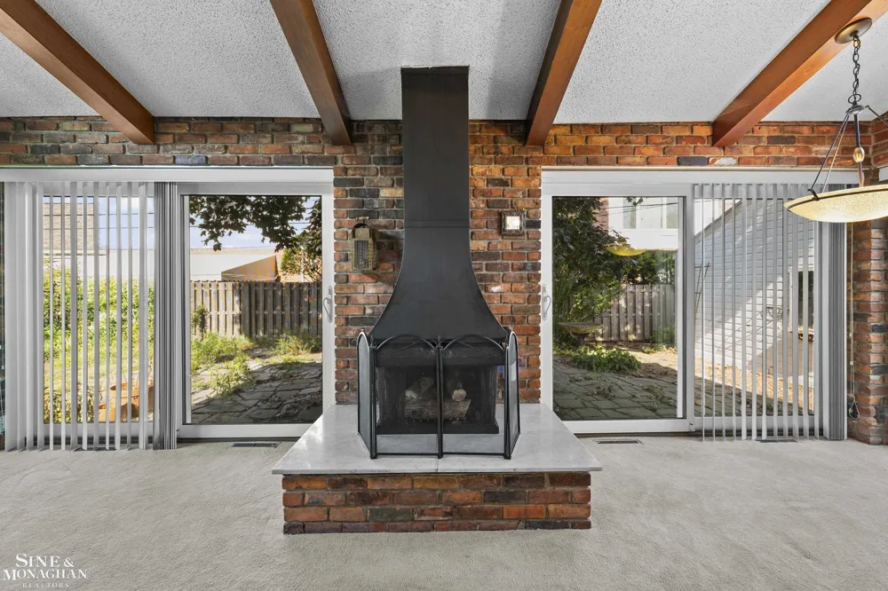 20631 Wedgewood Drive Grosse Pointe Woods City, MI 48236