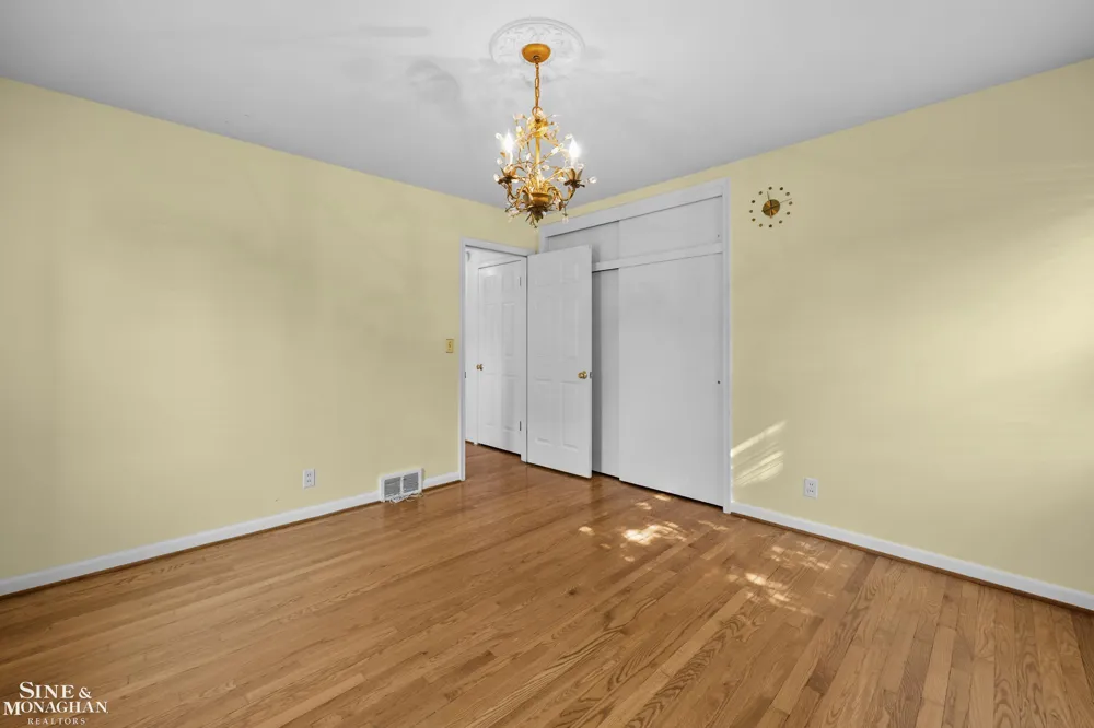 20631 Wedgewood Drive Grosse Pointe Woods City, MI 48236