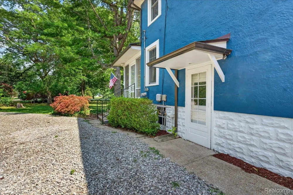 27108 E River Road Grosse Ile Township, MI 48138