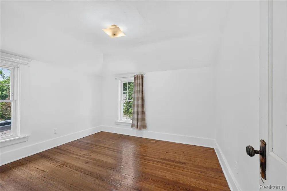 27108 E River Road Grosse Ile Township, MI 48138