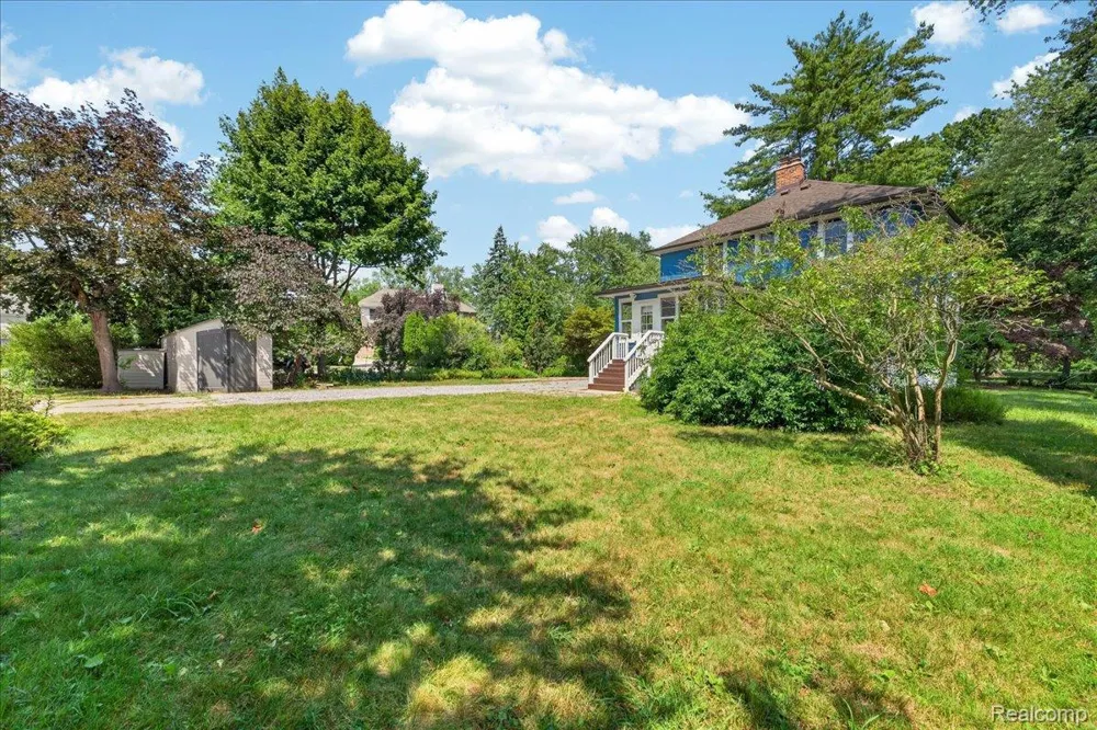 27108 E River Road Grosse Ile Township, MI 48138