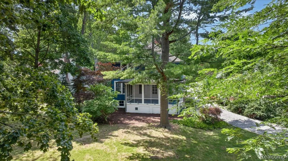 27108 E River Road Grosse Ile Township, MI 48138