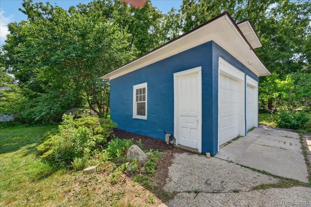27108 E River Road Grosse Ile Township, MI 48138
