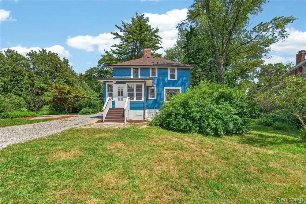 27108 E River Road Grosse Ile Township, MI 48138