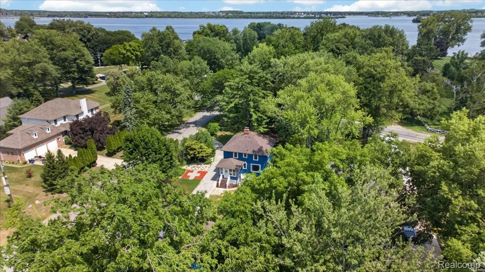 27108 E River Road Grosse Ile Township, MI 48138