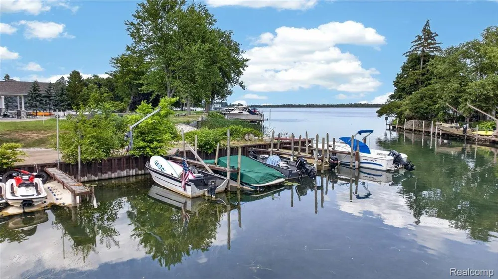 27108 E River Road Grosse Ile Township, MI 48138