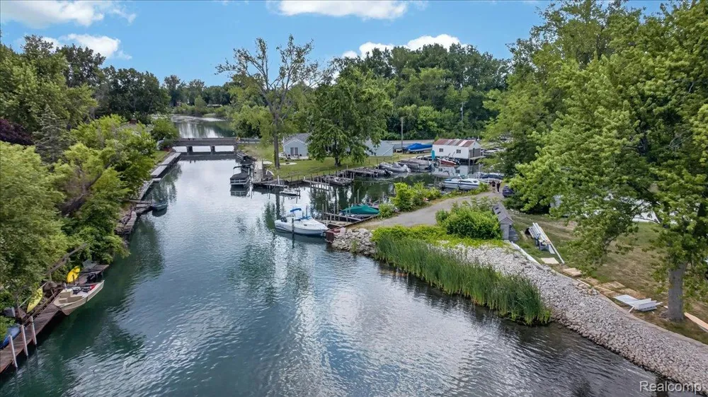 27108 E River Road Grosse Ile Township, MI 48138