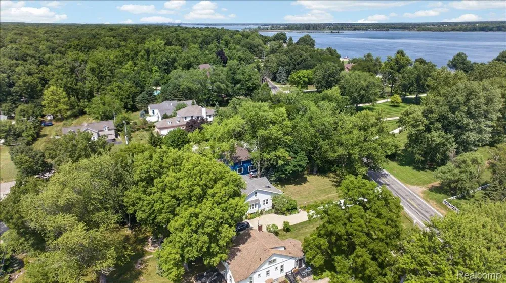 27108 E River Road Grosse Ile Township, MI 48138