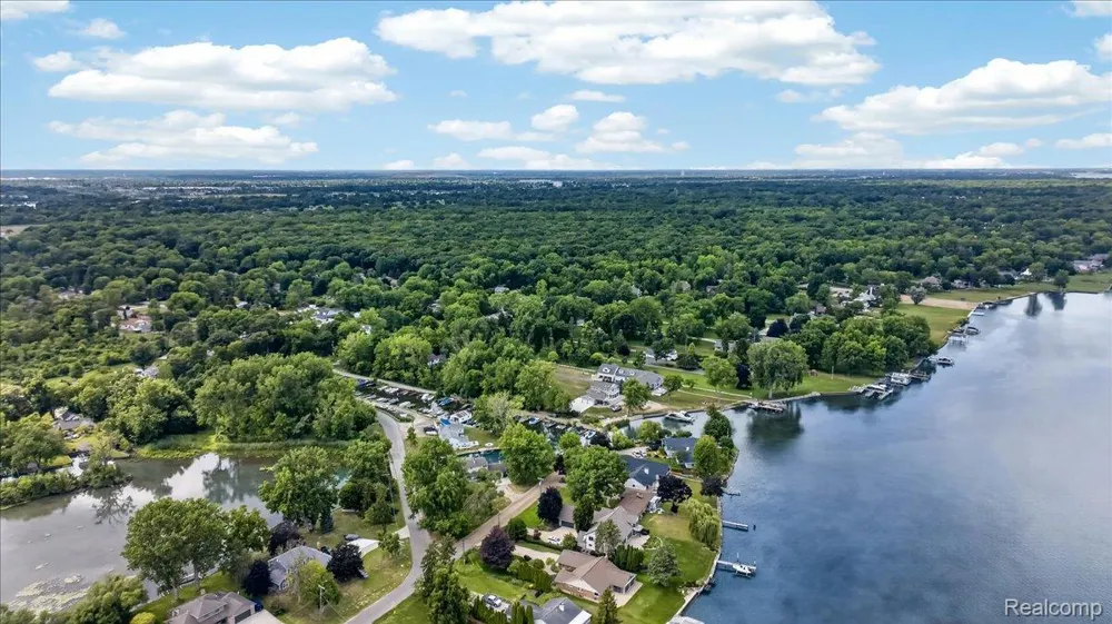 27108 E River Road Grosse Ile Township, MI 48138