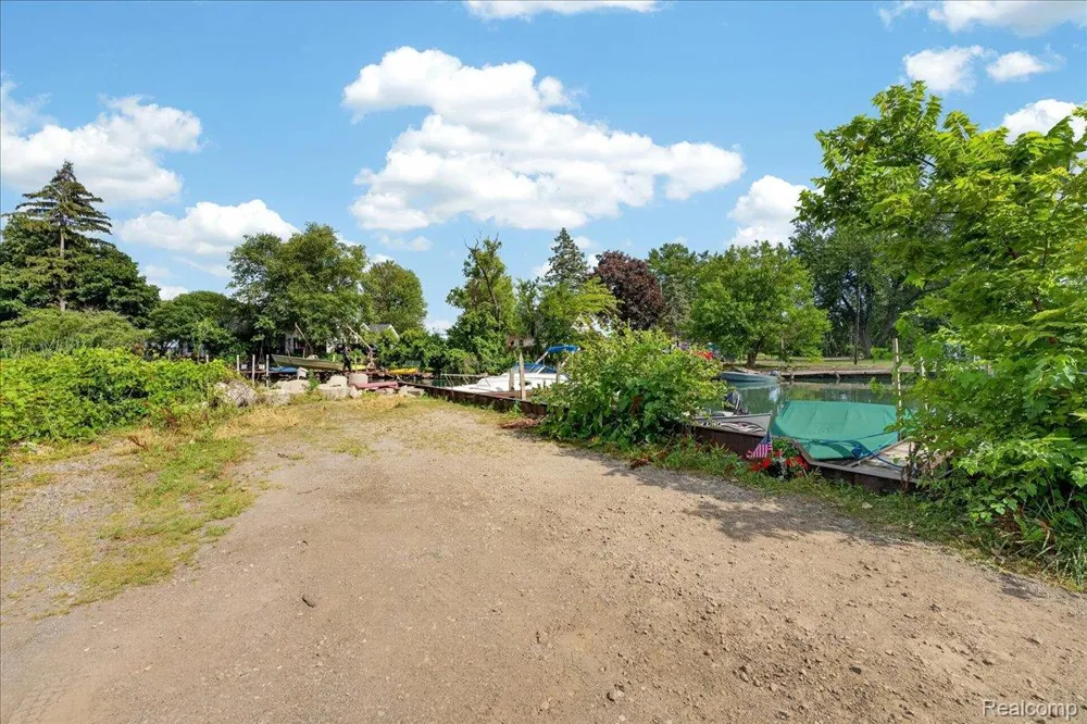 27108 E River Road Grosse Ile Township, MI 48138