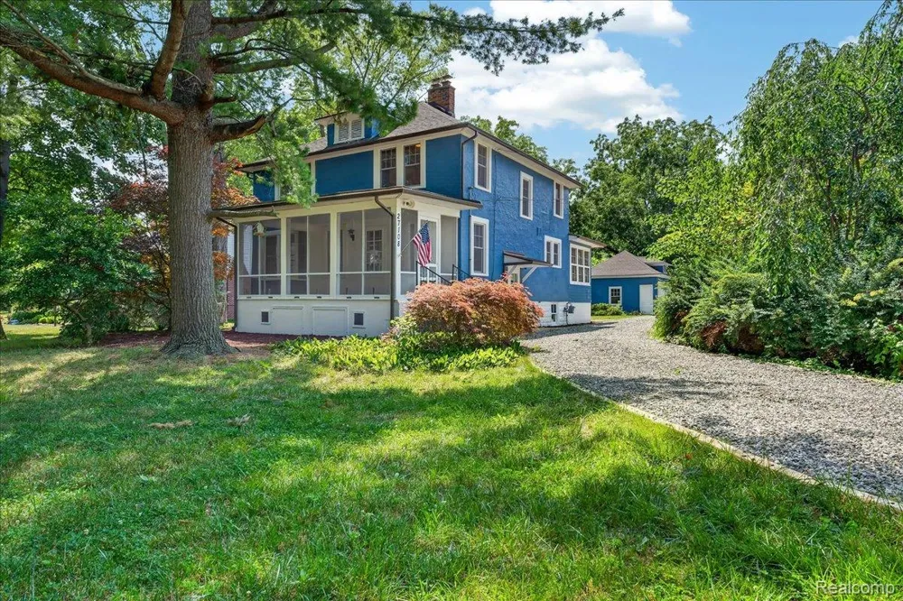 27108 E River Road Grosse Ile Township, MI 48138