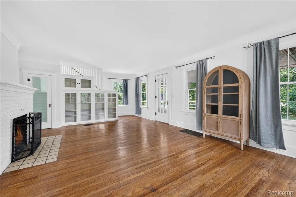 27108 E River Road Grosse Ile Township, MI 48138
