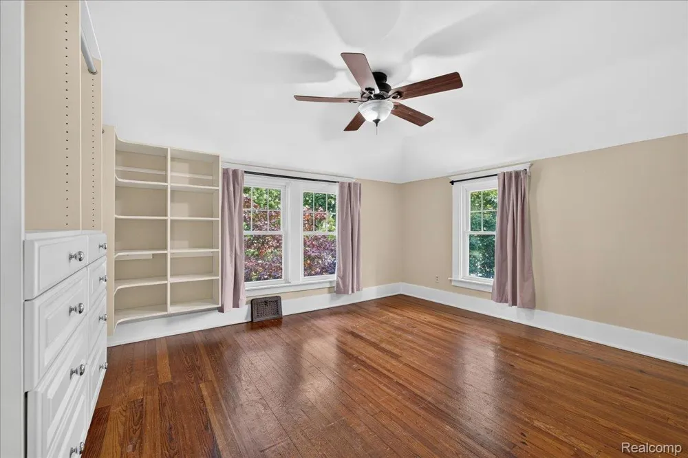 27108 E River Road Grosse Ile Township, MI 48138