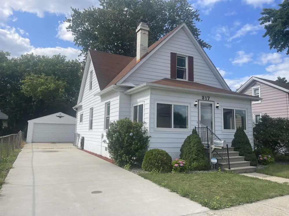 317 Bates Street Saginaw City, MI 48602