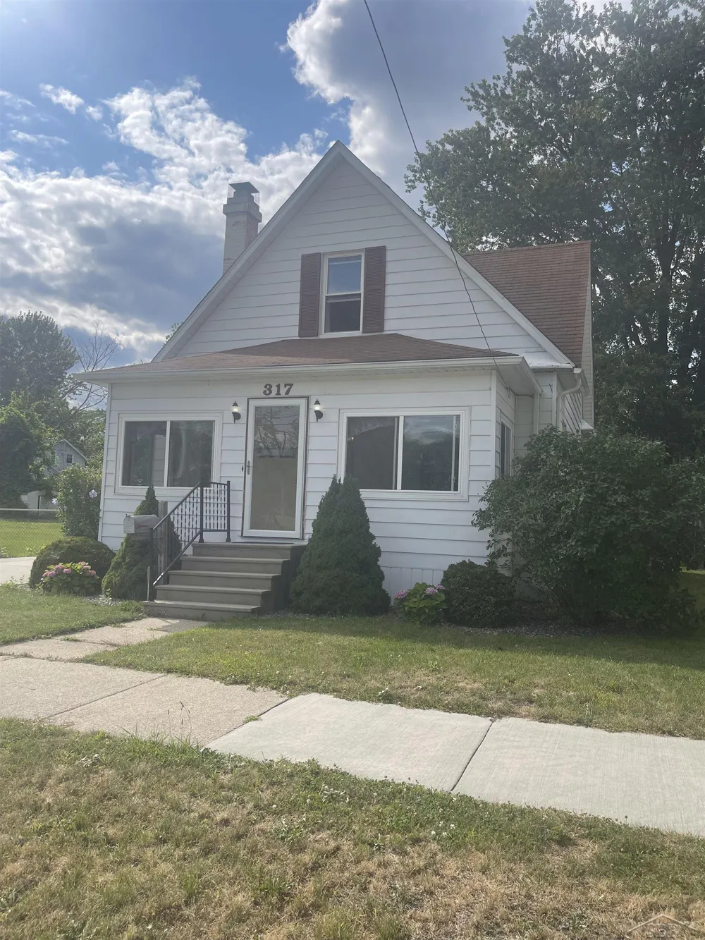 317 Bates Street Saginaw City, MI 48602