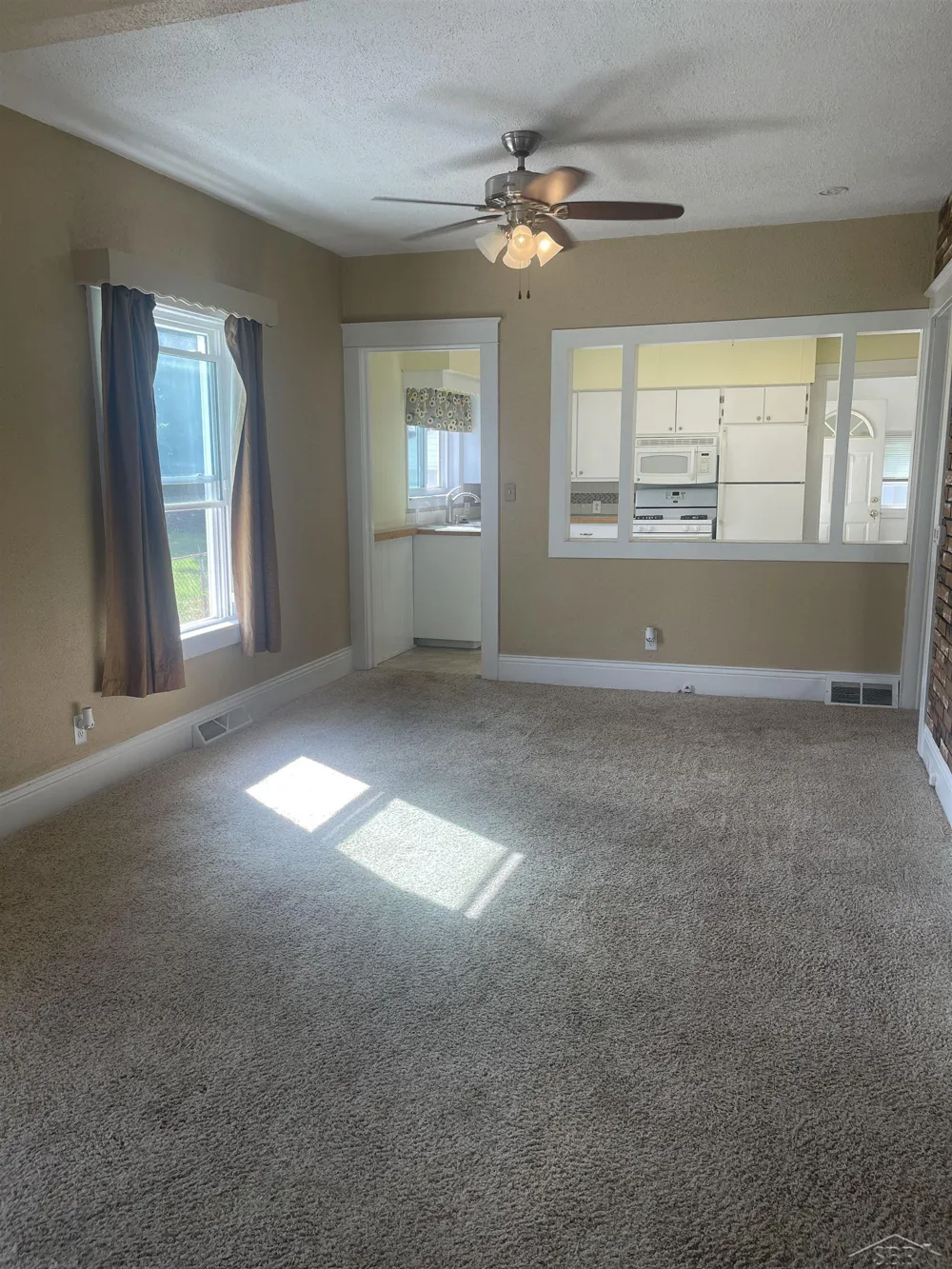 317 Bates Street Saginaw City, MI 48602