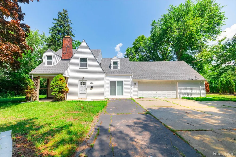 9838 Grosse Ile Parkway Grosse Ile Township, MI 48138