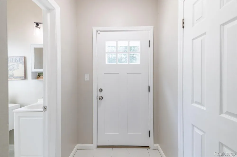 9838 Grosse Ile Parkway Grosse Ile Township, MI 48138