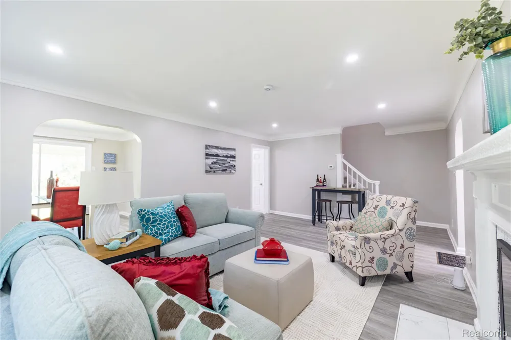 9838 Grosse Ile Parkway Grosse Ile Township, MI 48138