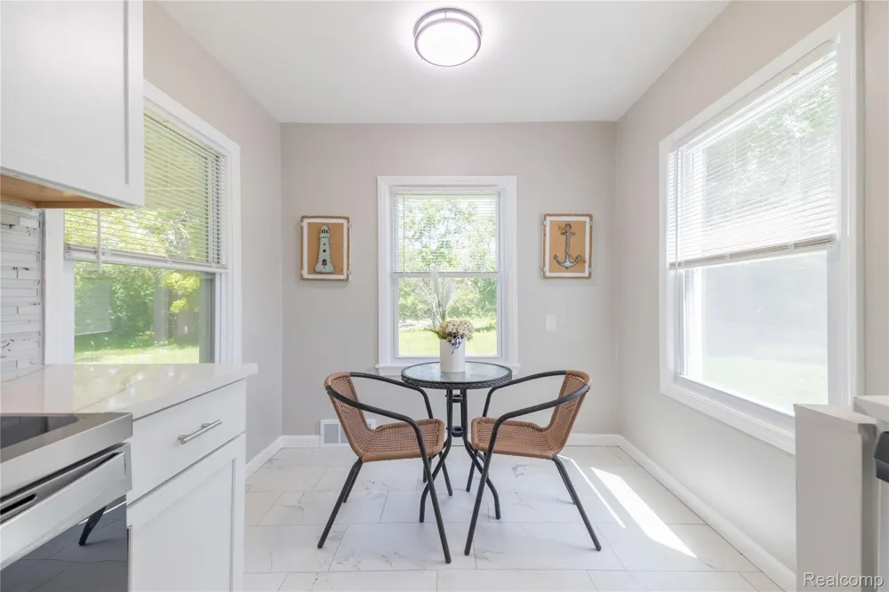 9838 Grosse Ile Parkway Grosse Ile Township, MI 48138