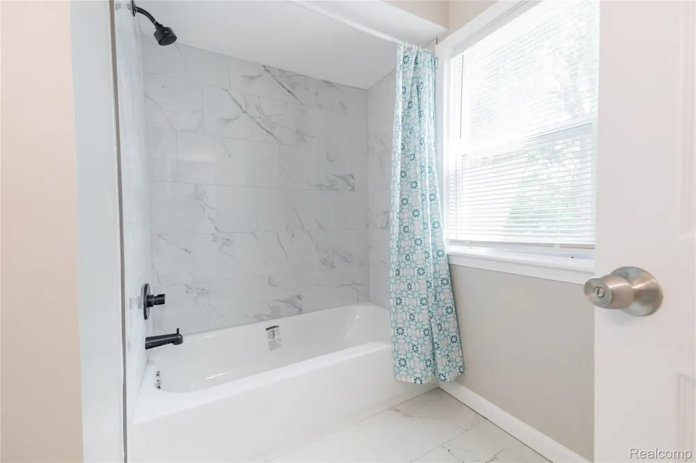 9838 Grosse Ile Parkway Grosse Ile Township, MI 48138