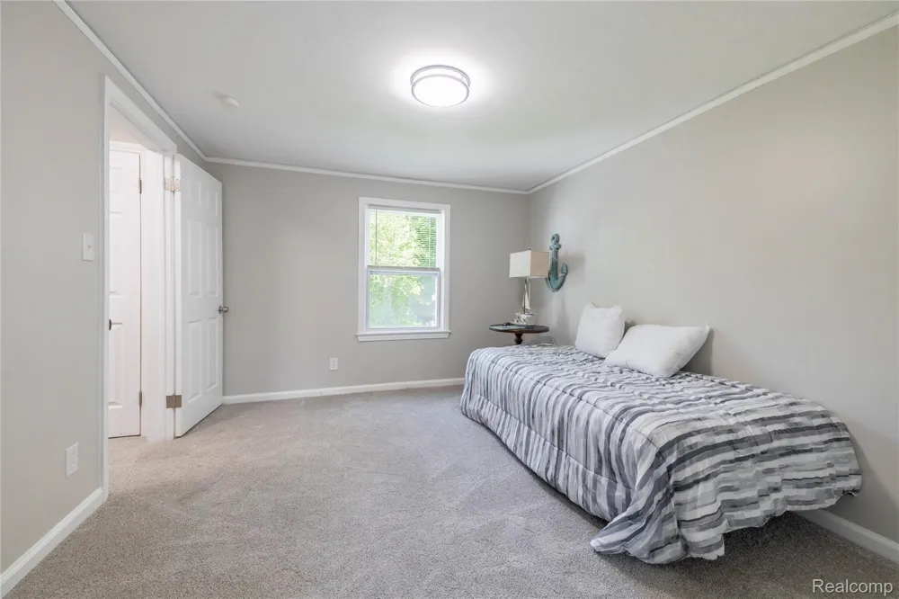 9838 Grosse Ile Parkway Grosse Ile Township, MI 48138