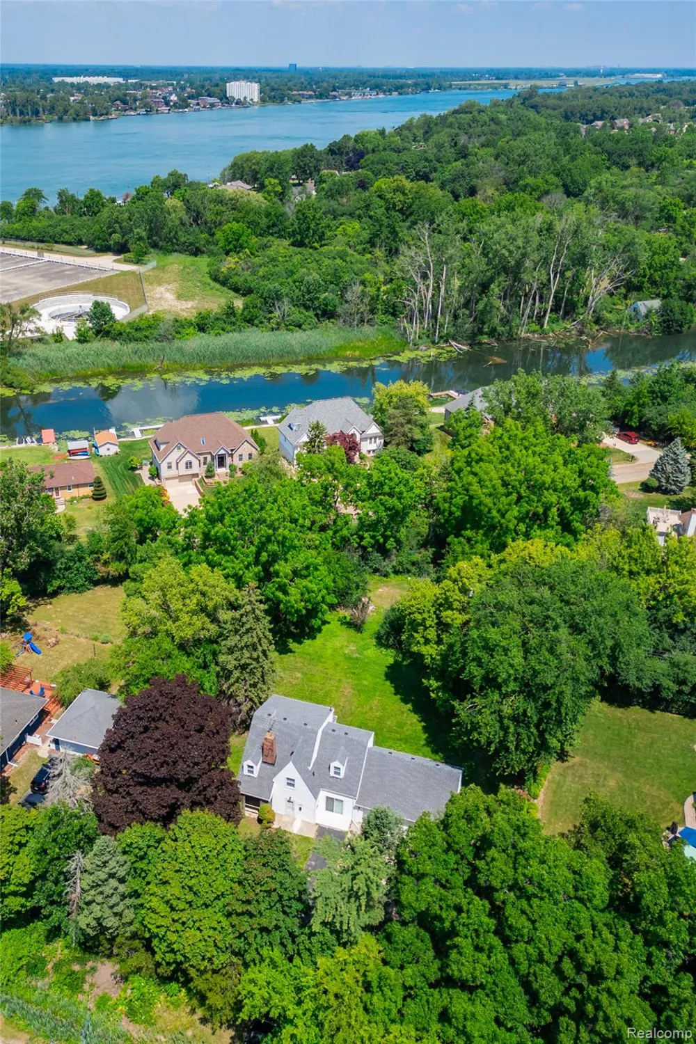 9838 Grosse Ile Parkway Grosse Ile Township, MI 48138