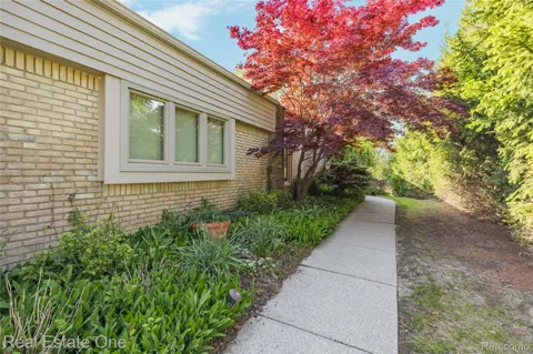 5000 Mirror Lake Court #19