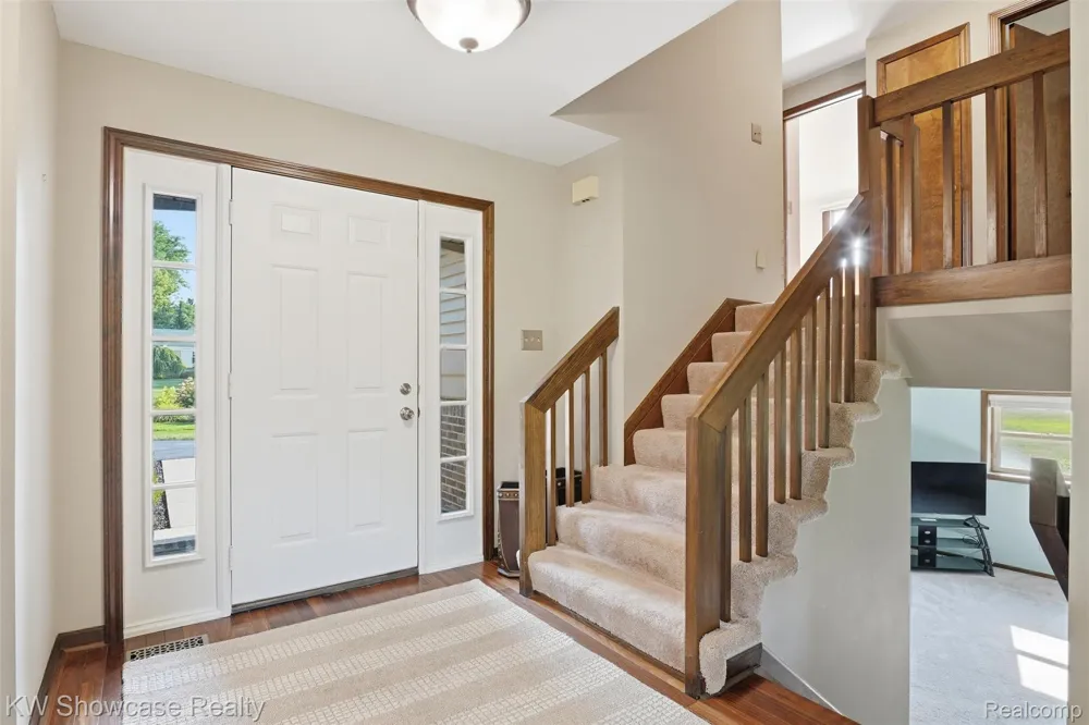 3260 Ravinewood Drive Commerce Charter Township, MI 48382