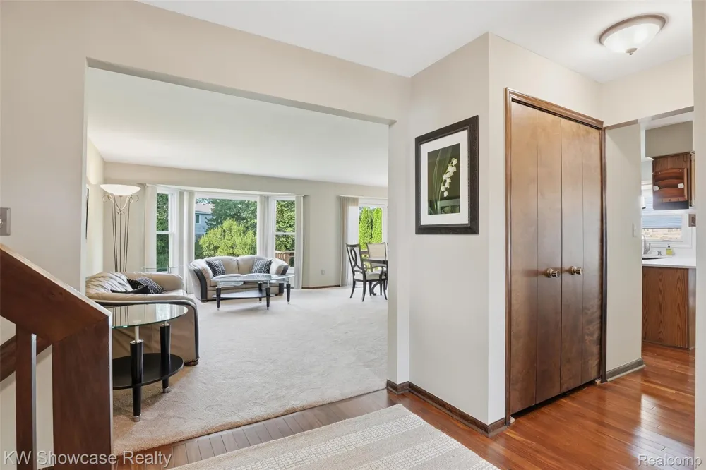 3260 Ravinewood Drive Commerce Charter Township, MI 48382