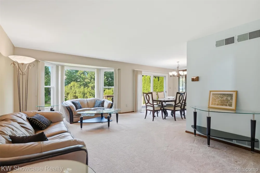 3260 Ravinewood Drive Commerce Charter Township, MI 48382