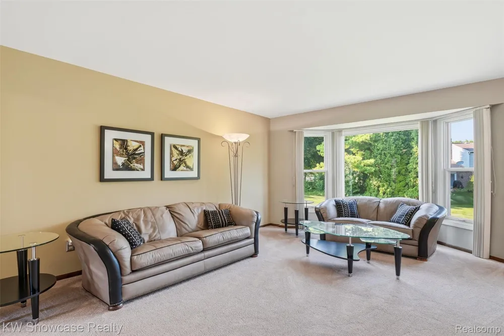 3260 Ravinewood Drive Commerce Charter Township, MI 48382