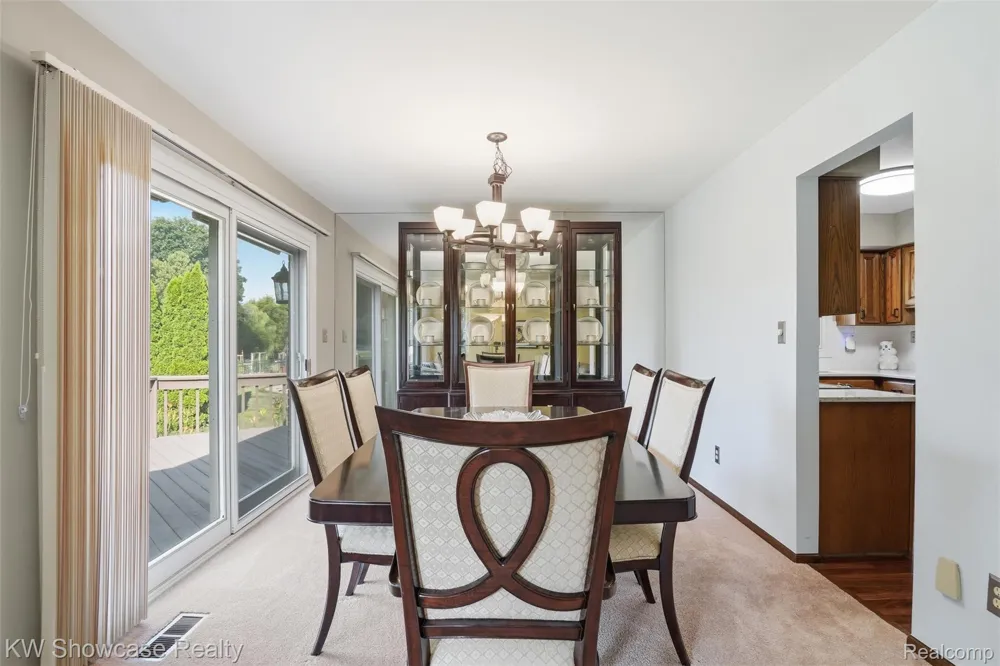 3260 Ravinewood Drive Commerce Charter Township, MI 48382