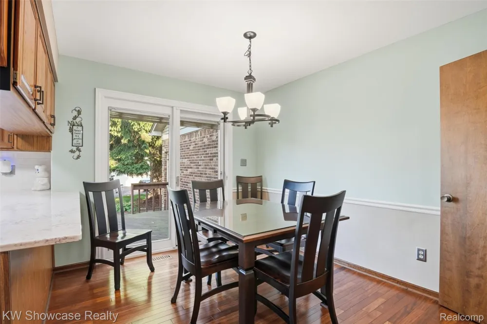 3260 Ravinewood Drive Commerce Charter Township, MI 48382