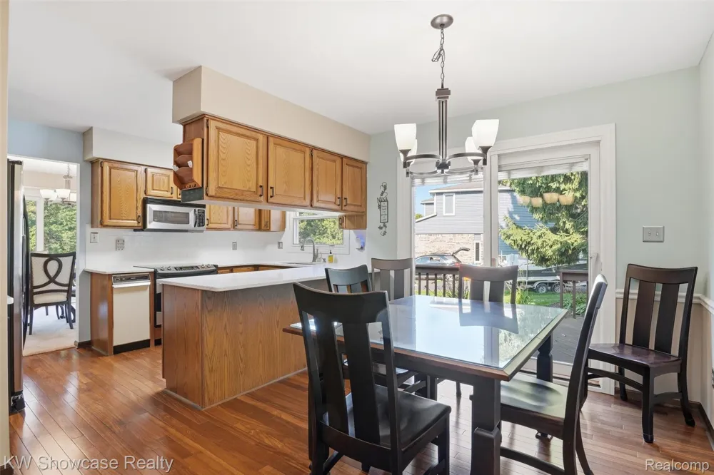 3260 Ravinewood Drive Commerce Charter Township, MI 48382