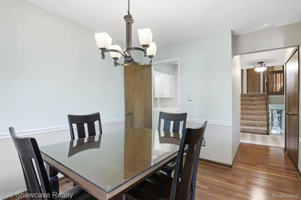 3260 Ravinewood Drive Commerce Charter Township, MI 48382
