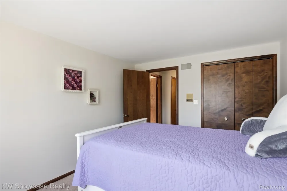 3260 Ravinewood Drive Commerce Charter Township, MI 48382