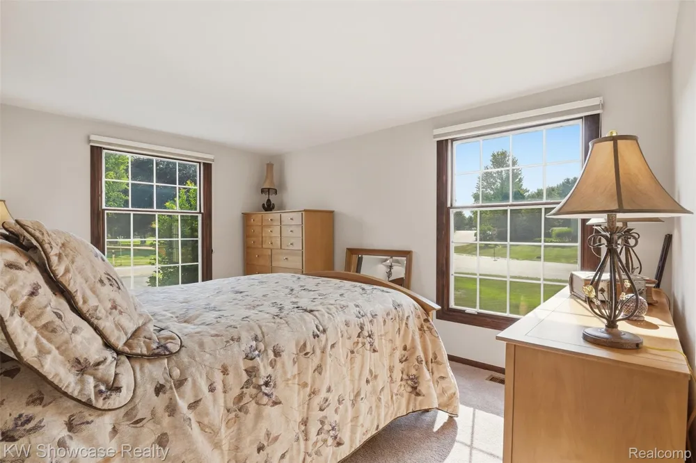 3260 Ravinewood Drive Commerce Charter Township, MI 48382
