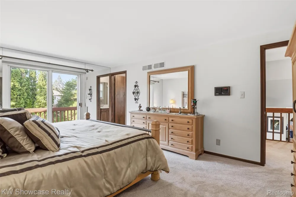 3260 Ravinewood Drive Commerce Charter Township, MI 48382